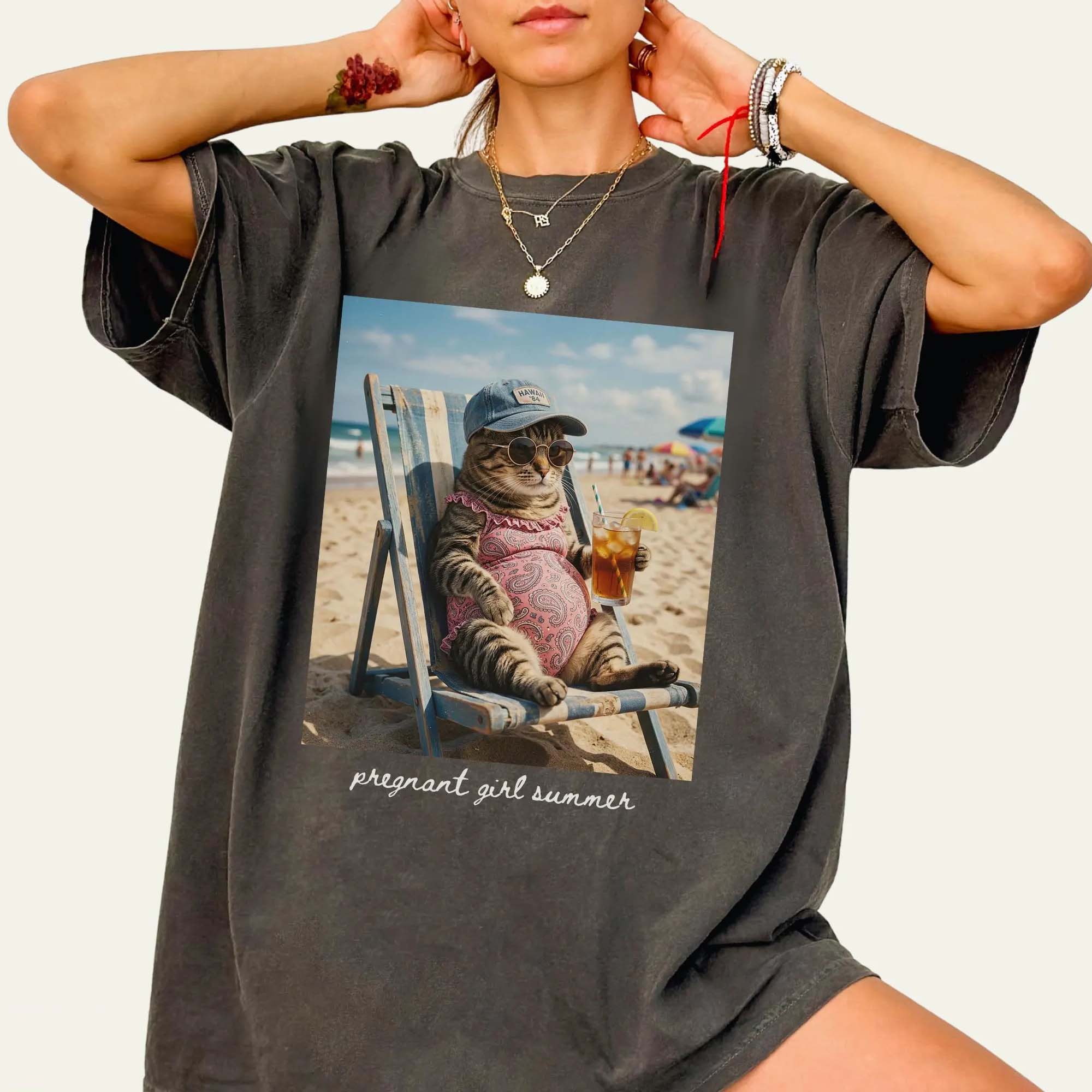 Pregnant Girl Summer Funny Cat Meme Maternity Graphic T-Shirt For Expecting Moms Women Casual Vintage Wash Loose Fit Y2k Pepper Grey Cotton Tee Beach Pregnancy Announcement Baby Reveal Gift Summer Clothes Summervibes Wear Apparel