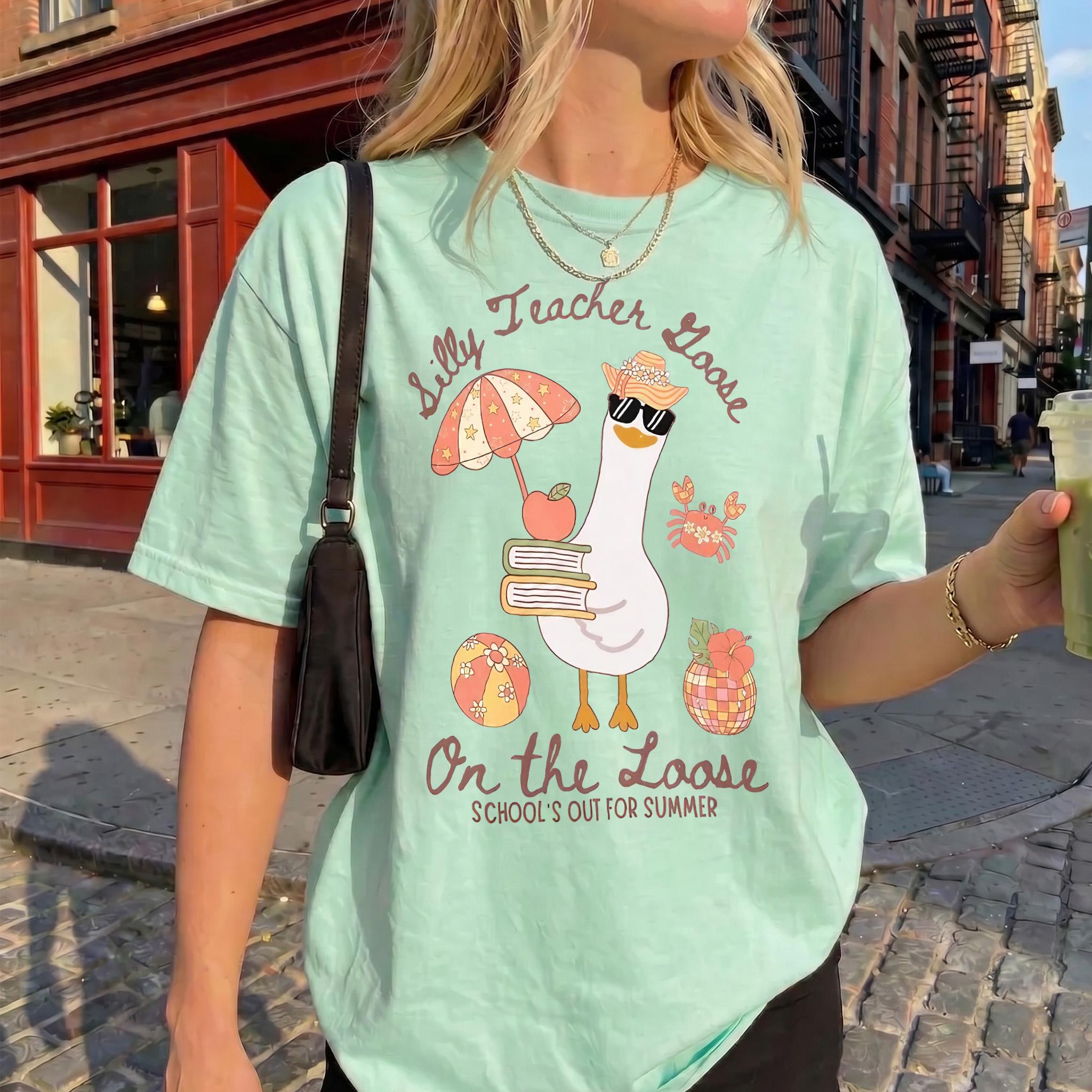 Women'S Oversized "Silly Teacher Goose On The Loose" Graphic T-Shirt - Mint Green Soft Breathable Cotton Vintage Streetwear Apparel, Ribbed Wrap, Matching Fit Preppy Retro Cute School Beach Casual Top