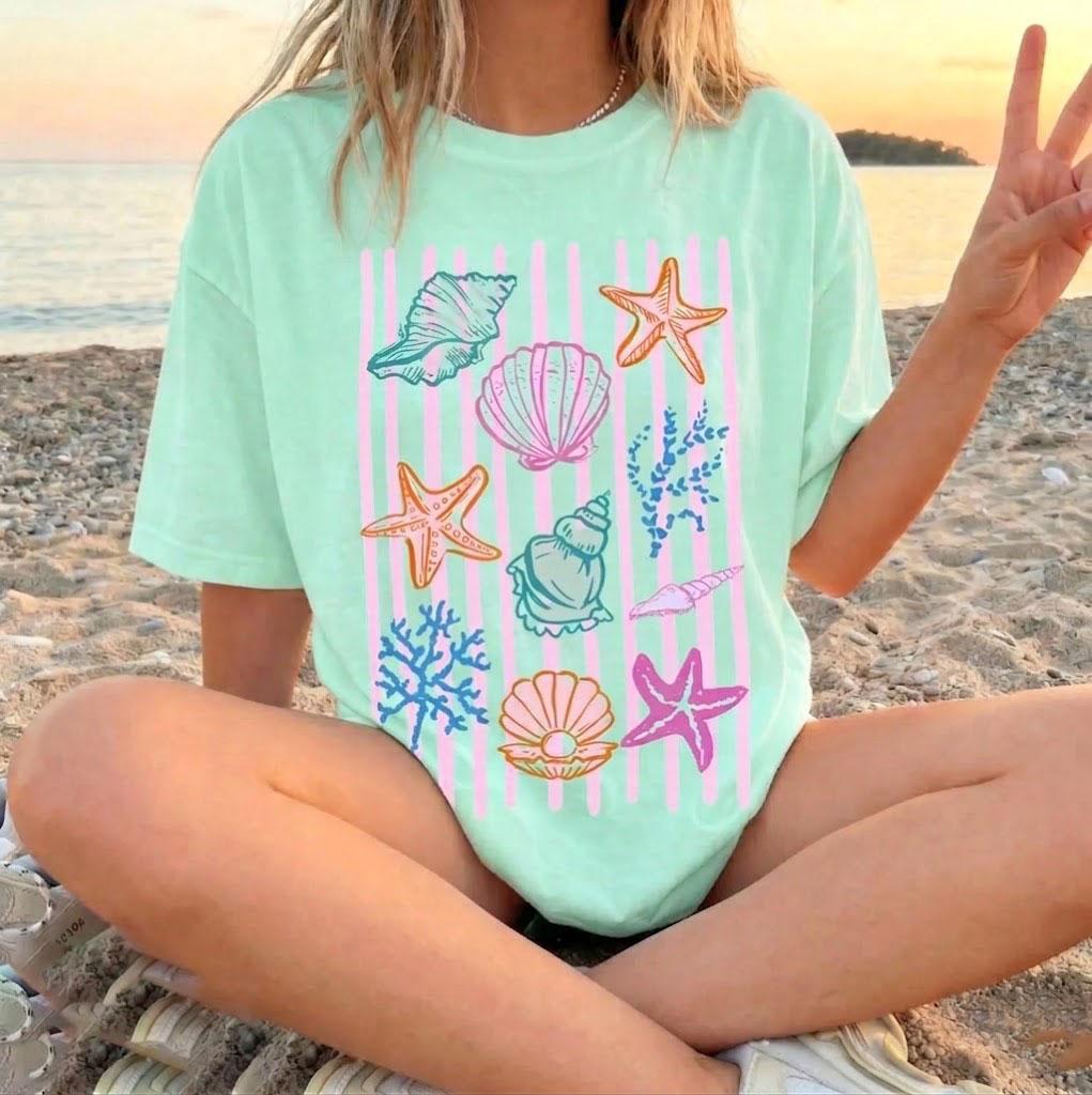 Coastal Seashell Striped Graphic Oversized T-Shirt For Women Preppy Beachy Coastal Aesthetic Mint Green Blend Top With Pink Stripes Summer Vacation Ocean Core Starfish Coral Marine Girls Vsco Trendy Casual Tee