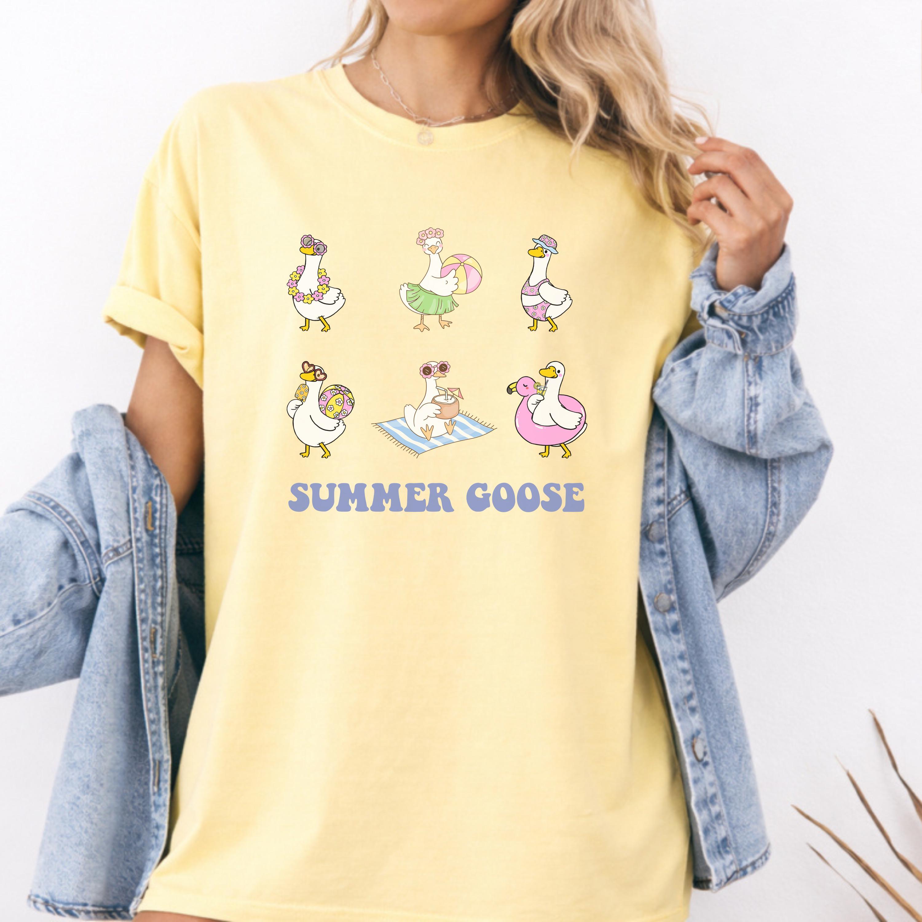Summer Goose Shirt Funny Beach Goose Graphic Tee Cute Vacation Bird T Shirt Coastal Summer Outfit Women Beach Trip Shirt Lake Day Tee Seagull Lover Gift Pool Party Vacation Aesthetic Top