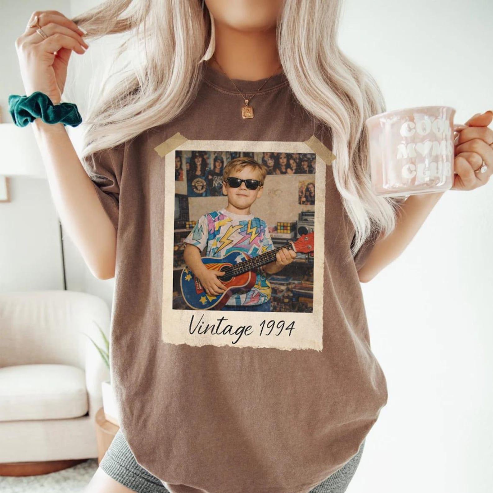 Custom Vintage Polaroid Photo Oversized T-Shirt Graphic Tee For Women Retro 90s Nostalgic Aesthetic Brown Cotton 30th Birthday Shirt With Year Birthday Gift Est Year Shirt Retro Custom Tee Photo Shirt Gift