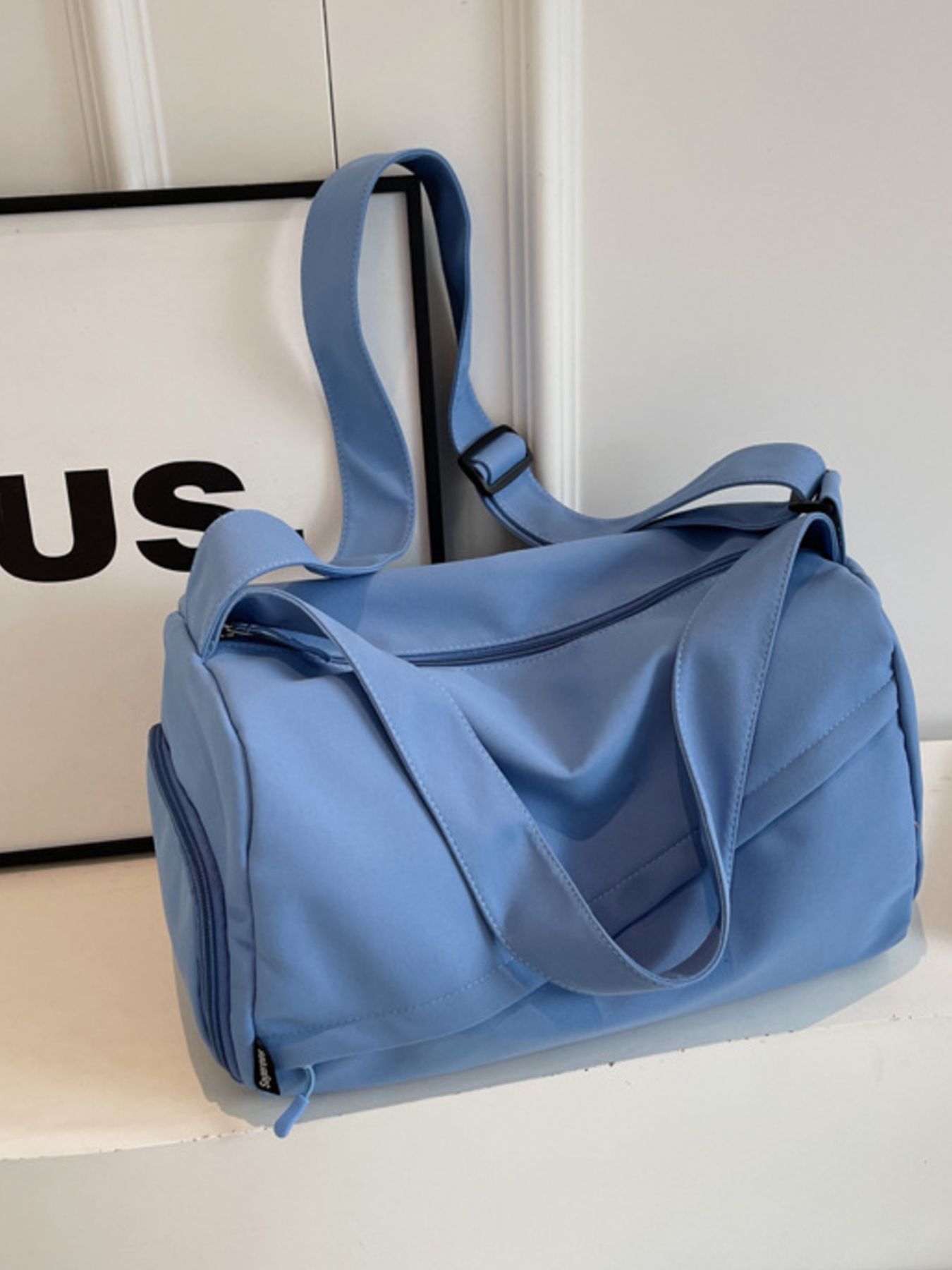 Lightweight Travel Duffel Bag With Shoulder Strap